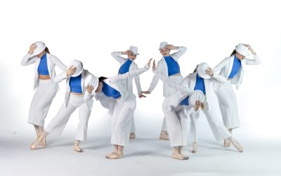 women dancers white fedora